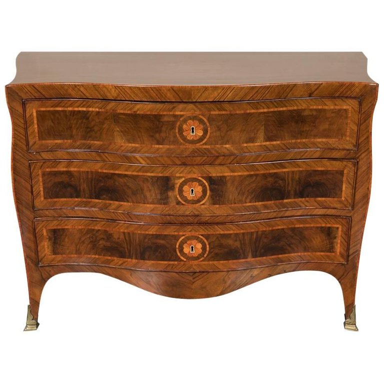 Early 19th Century, Italian, Serpentine Commode