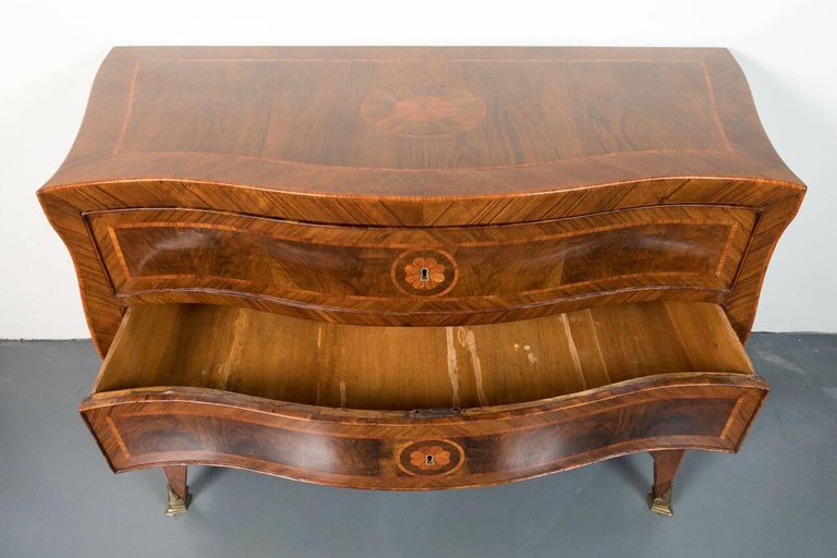 Early 19th Century, Italian, Serpentine Commode