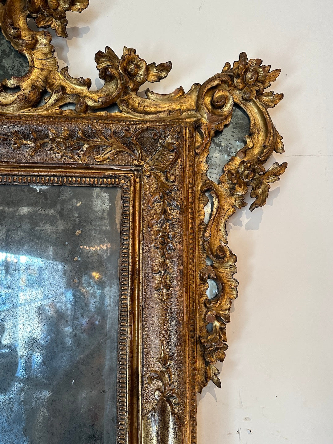 Italian Gilt-wood Cartouche Mirror